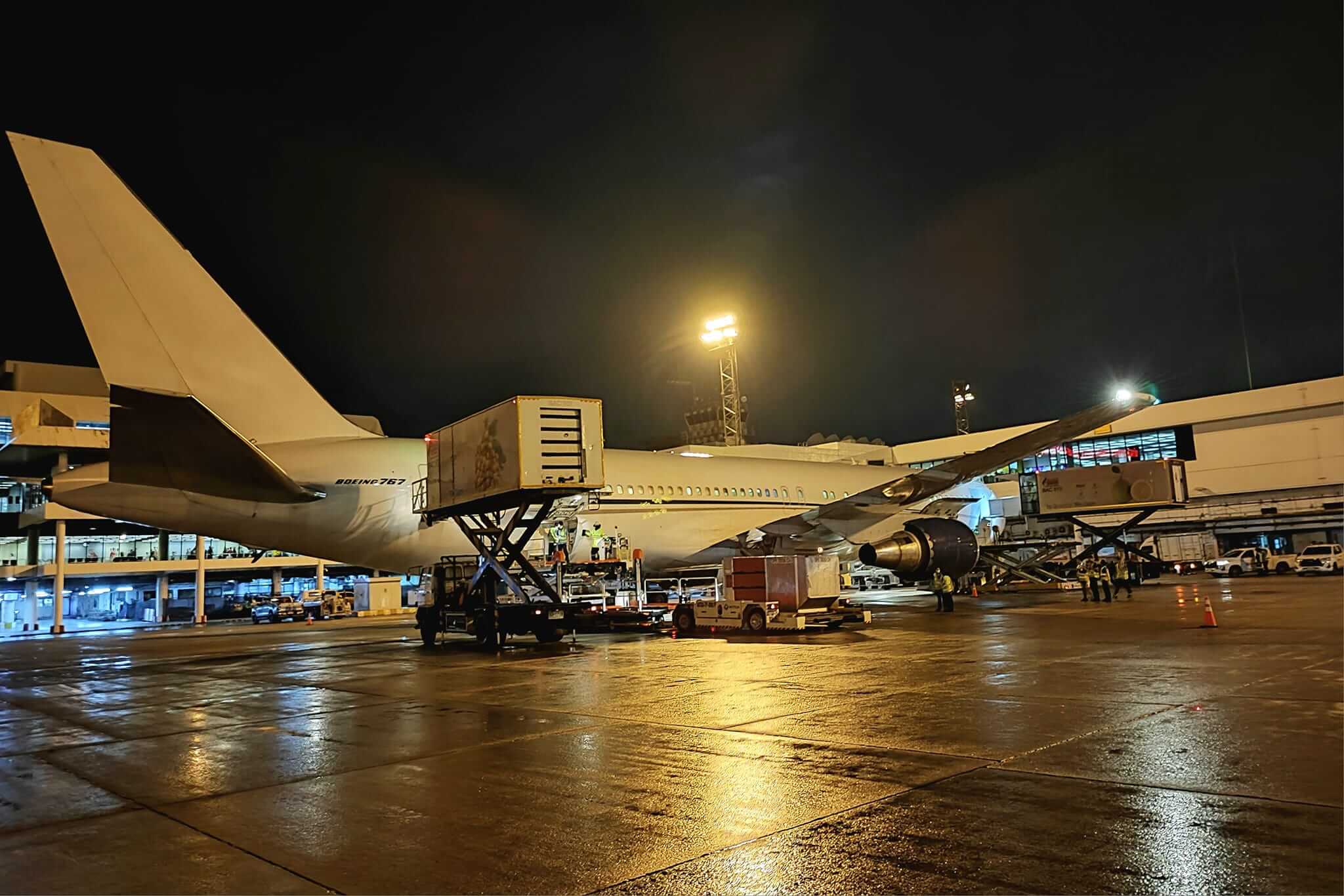 Tottenham-Hotspur-arrive-at-Don-Mueang-Airport-3.jpg